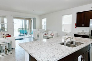 Private kitchen - 7600oml-solterra Resort (Davenport)