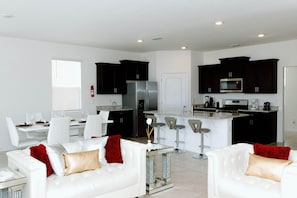 Living area - 7600oml-solterra Resort (Davenport)