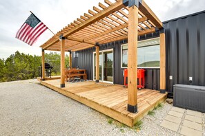 Outdoor dining - Remote Strawn Container Home w/ Hot Tub! (Strawn)