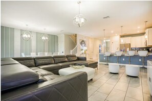 Ferienhaus, Mehrere Betten (8907SID - The Retreat At ChampionsGat) | Wohnbereich