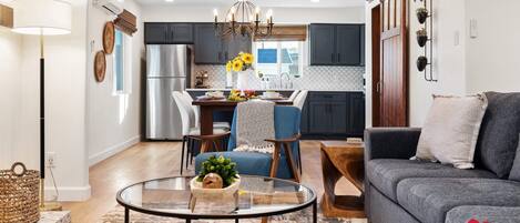 Fernseher, Kamin, Arbeitsbereiche