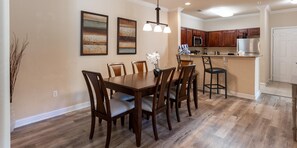 Dining - Unit 6107 - Tuscana Resort (Davenport)