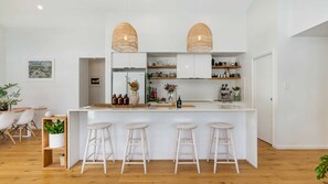 Fridge, microwave, oven, stovetop - Bangalow Breeze - Lovely pool - Walk to centre (Bangalow)