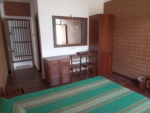 Basic Double Room, 1 Double Bed, Non Smoking | Individually furnished, desk, laptop workspace, iron/ironing board - Windy Hanthana (Kandy)