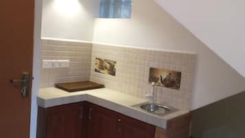 Basic Triple Room, Multiple Beds, Non Smoking, Hill View | Individually furnished, desk, laptop workspace, iron/ironing board