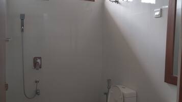 Deluxe Double Room, 1 Double Bed, Non Smoking, Hill View | Bathroom