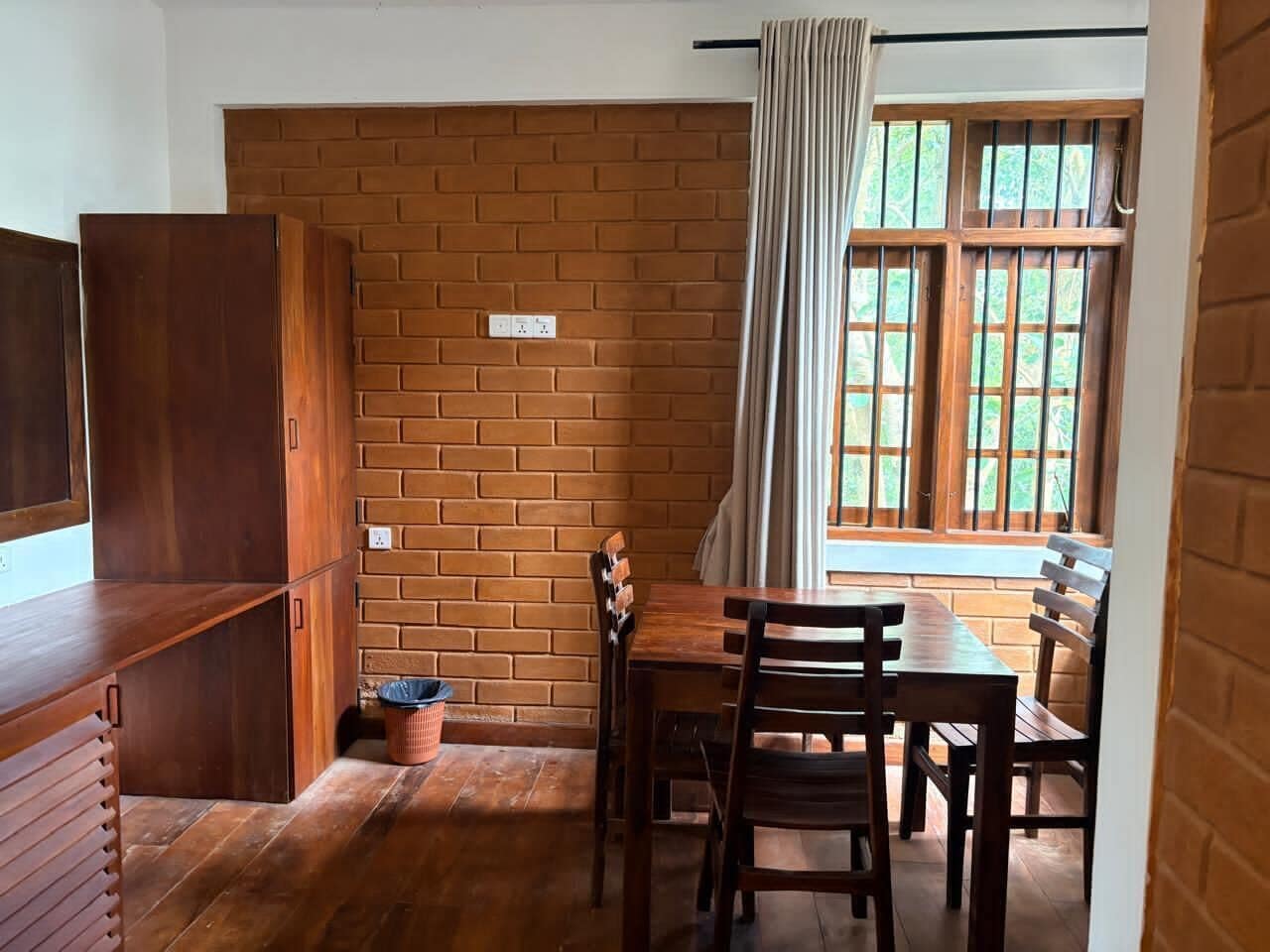 Basic Triple Room, Multiple Beds, Non Smoking, Hill View | Living area