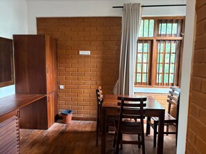 Basic Triple Room, Multiple Beds, Non Smoking, Hill View | Living area - Windy Hanthana (Kandy)