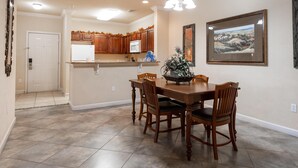 Apartment, 1 Queen-Bett (Unit 8406 - Tuscana Resort) | Speisen