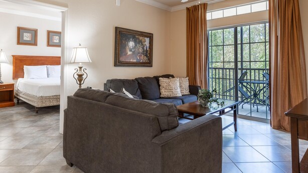 Apartment, 1 Queen-Bett (Unit 8406 - Tuscana Resort) | Wohnbereich