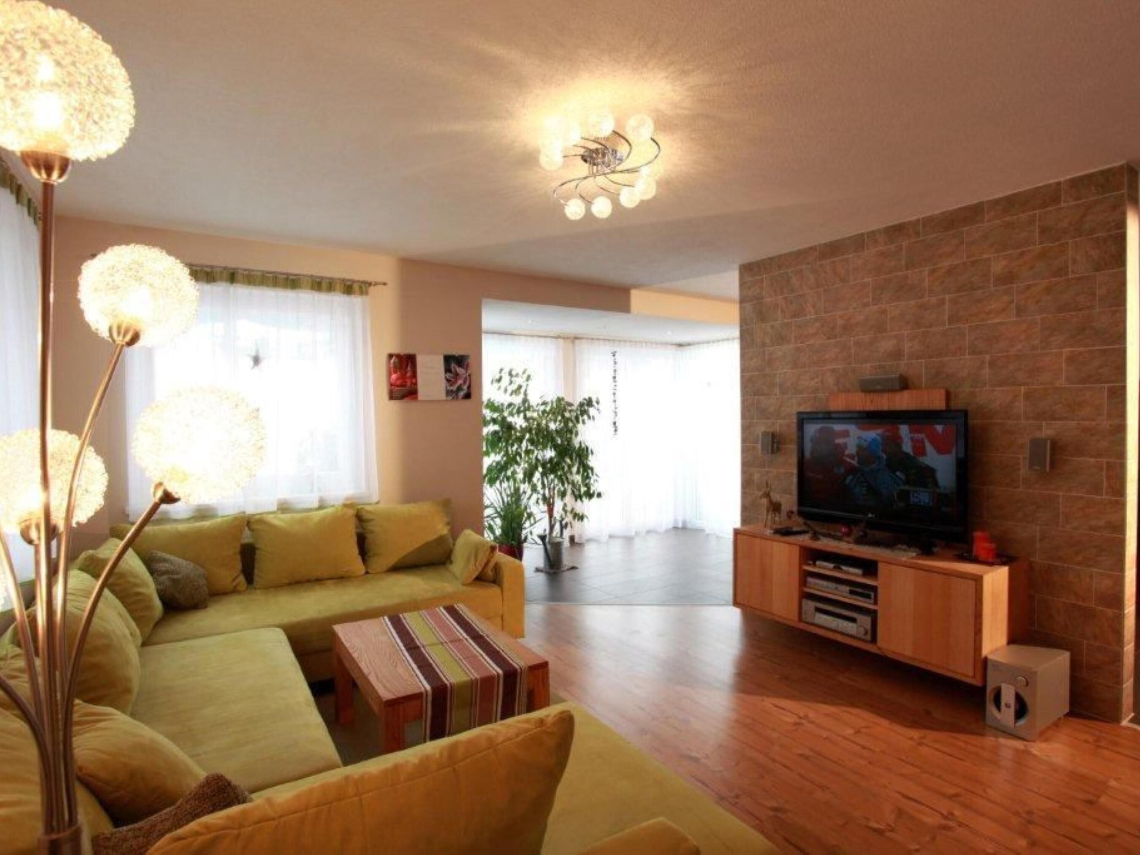 Fernseher, Tischtennisplatte