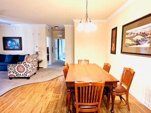 Apartment, Mehrere Betten (Unit 7401 - Tuscana Resort) | Speisen