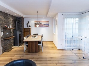 Dining - Beautiful ski-in holiday home with sauna near ski lift (Itter)