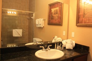 คอนโด, เตียงควีนไซส์ 1 เตียง (Unit 3103 - Tuscana Resort) | ห้องน้ำ