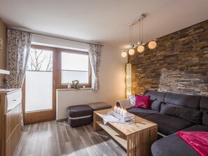 TV - Large apartment with sauna, 200m to the ski bus (Itter)