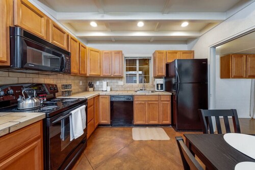 Near TMC / 3 BR & 1 BA / Central / Fenced Yard