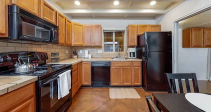 Near TMC / 3 BR & 1 BA / Central / Fenced Yard