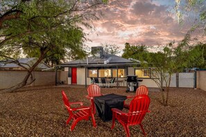 Outdoor dining - Near TMC / Central / Fenced Yard / 3 BR & 1 BA (Tucson)