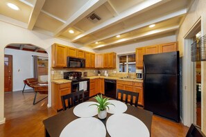 Fridge, microwave, oven, stovetop - Near TMC / Central / Fenced Yard / 3 BR & 1 BA (Tucson)