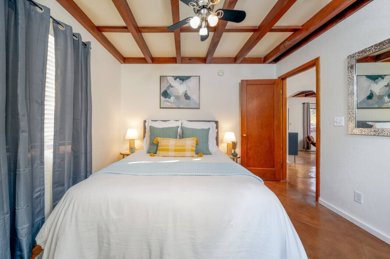 3 bedrooms, desk, iron/ironing board, travel cot