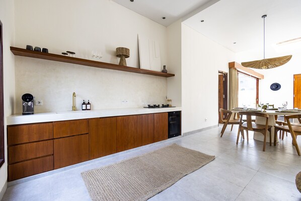 Private kitchen - Beach Villas Canggu 300m from Echo Beach (Canggu)