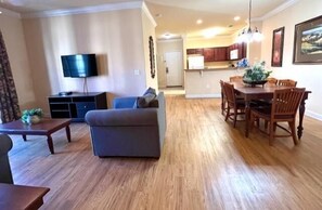 Condo, várias camas (Unit 7308-Tuscana Resort) | Parte interna