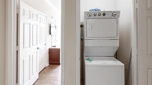 Condo, 2 giường cỡ queen (Unit 9408- Tuscana Resort) | Nội thất