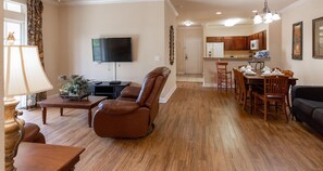 Apartamento, varias camas (Unit 9408- Tuscana Resort) | Zona de estar
