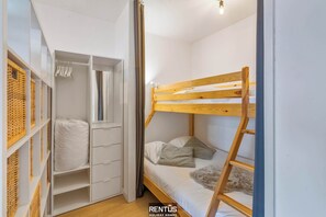 WiFi, bed sheets