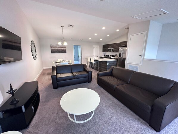 Living area - 111kb - Balmoral Resort (Haines City)