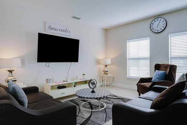 Living area - 117kb - Balmoral Resort (Haines City)