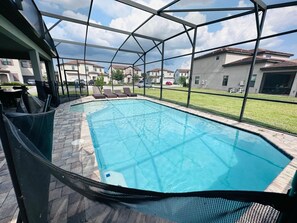 ハウス ベッド (複数台) (Balmoral Resort-155AA) | プール