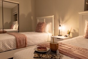 6 makuuhuonetta, työpöytä, silitysrauta/-lauta, ilmainen Wi-Fi