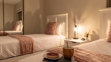 6 bedrooms, desk, iron/ironing board, free WiFi