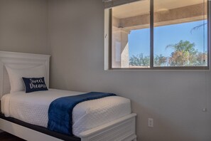 6 bedrooms, desk, iron/ironing board, free WiFi