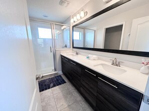 House, Multiple Beds (179MM - Balmoral Resort) | Bathroom - 179mm - Balmoral Resort (Haines City)