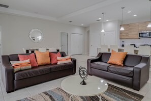 บ้านพัก, หลายเตียง (194AL - Balmoral Resort) | บริเวณนั่งเล่น