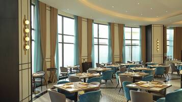 Daily buffet breakfast (VND 350000 per person)