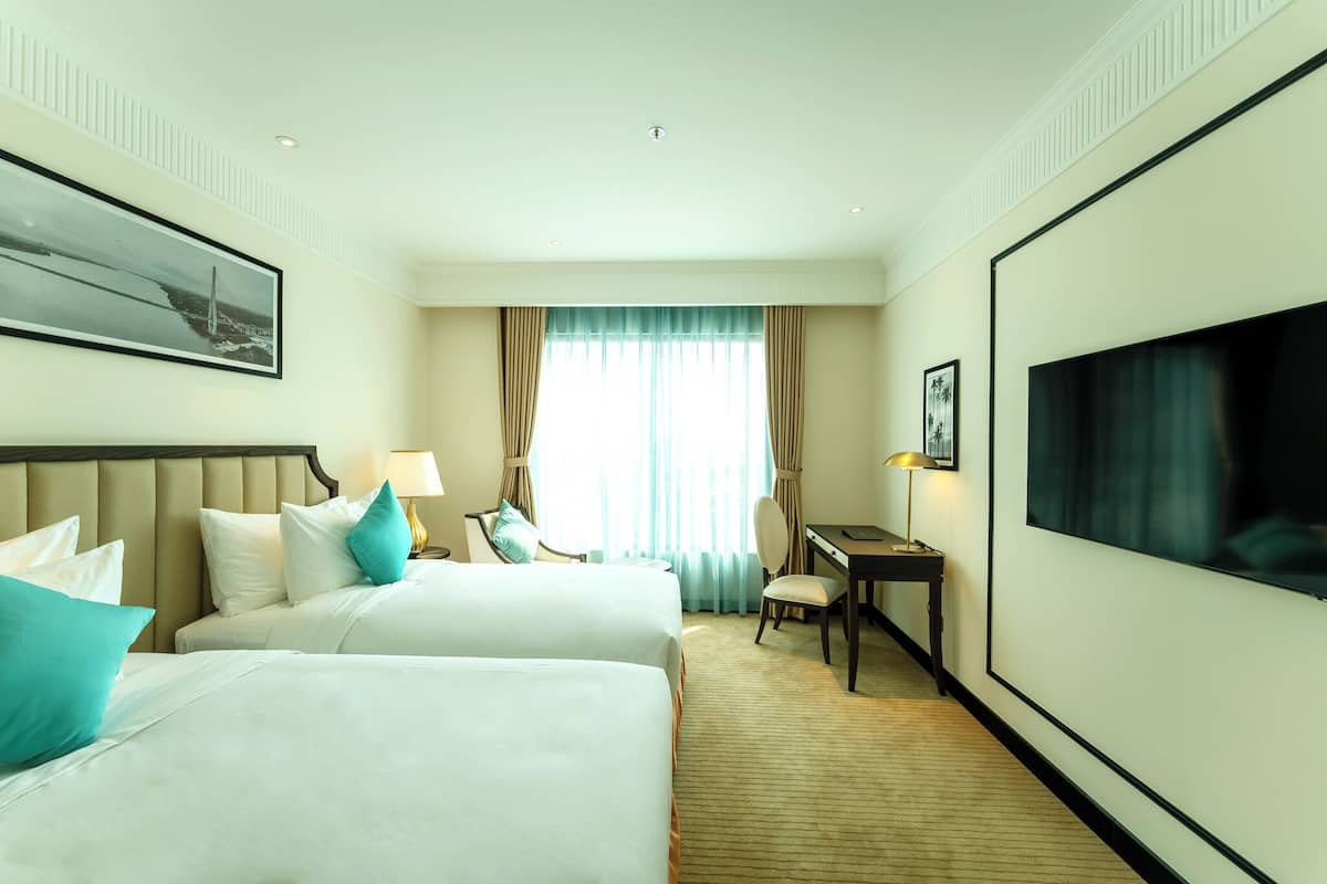 Deluxe-Zweibettzimmer, Nichtraucher, Stadtblick | 1 Schlafzimmer, Minibar, Zimmersafe, Schreibtisch