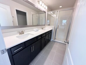 House, Multiple Beds (202KB  - Balmoral Resort) | Bathroom - 202kb - Balmoral Resort (Haines City)