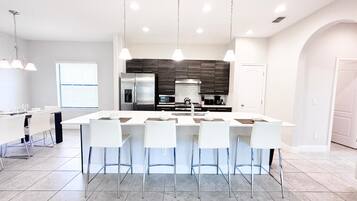 House, Multiple Beds (210BP - Balmoral Resort) | Dining