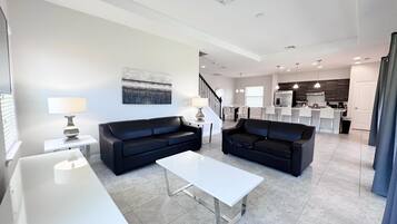 House, Multiple Beds (210BP - Balmoral Resort) | Living area