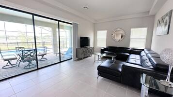 House, Multiple Beds (211MCV - Balmoral Resort) | Living area