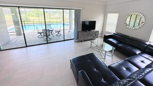 Hus - flere senge (Balmoral Resort-226MCV) | Opholdsområde