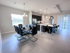 Hus - flera sängar (Balmoral Resort-230MCV) | Restauranger