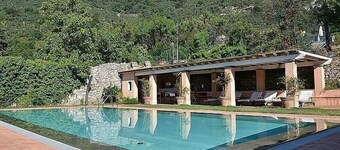 Villa Dolceamara: An elegant three-story villa situated in a quiet location, a few minutes from the town center, with Free WI-FI.