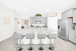 House, Multiple Beds (7704OML-Solterra Resort) | Private kitchen - 7704oml-solterra Resort (Davenport)
