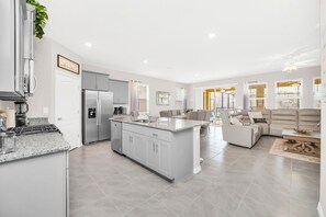 Hus - flera sängar (7704OML-Solterra Resort) | Interiör