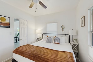 2 Schlafzimmer, Schreibtisch, Bügeleisen/Bügelbrett, WLAN