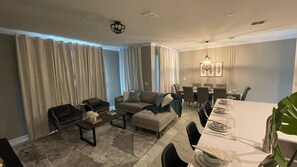 คอนโด, หลายเตียง (1094SSP - The Retreat at ChampionsGat) | บริเวณนั่งเล่น